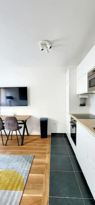 New & Serene 1-Bedroom Apart Near #Ladefenseparis #Parking&Fibre シュレンヌ エクステリア 写真
