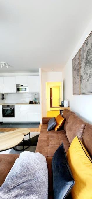 New & Serene 1-Bedroom Apart Near #Ladefenseparis #Parking&Fibre シュレンヌ エクステリア 写真