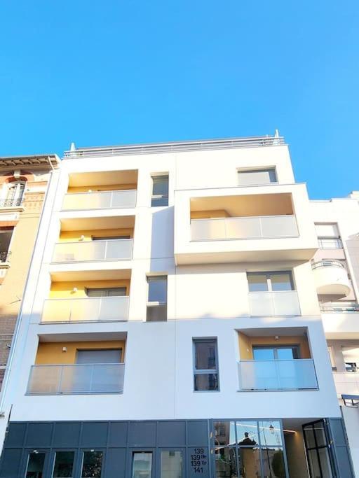 New & Serene 1-Bedroom Apart Near #Ladefenseparis #Parking&Fibre シュレンヌ エクステリア 写真